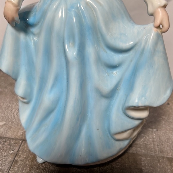 Vintage Porcelain Victorian Age Figurines - Picture 5 of 13